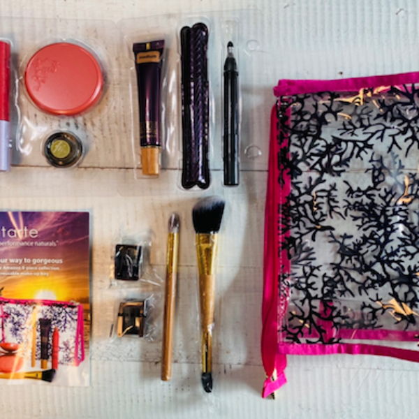 Coastal Resale Therapy: Win a Tarte High Performance Naturals Make Up Set with Gift Bag